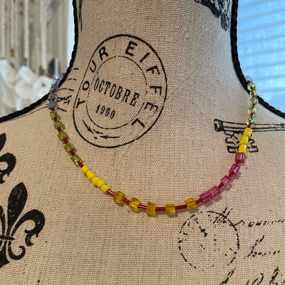 🌈 Rainbow Carnival Glass Beaded Necklace - Picture 3 of 4